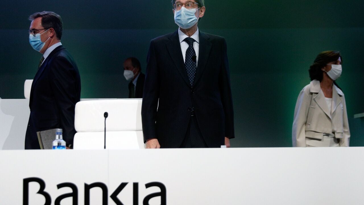Los accionistas de Bankia dan luz verde a la fusión con CaixaBank