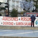 Funcionarios de prisiones, esta mañana, frente al Congreso