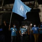 ES1001.SAN SALVADOR (EL SALVADOR) 30/11/2020- Simpatizantes del partido Nuevas Ideas mantuvieron hoy, lunes bloqueada por varias horas la sede del Tribunal Supremo Electoral de El Salvador en la capital. El Tribunal Supremo Electoral (TSE) de El Salvador denunció este lunes un supuesto bloqueo en la entrada de su sede central por parte de unos simpatizantes del partido Nuevas Ideas, liderado por un primo del presidente Nayib Bukele, confirmó a Efe el magistrado Guillermo Wellman. EFE/Rodrigo Sura