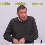 El líder de Sortu, Arnaldo Otegi, en una rueda de prensa