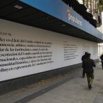Sede del PP en Génova con artículos de la Constitución