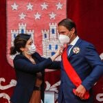 La presidenta de la Comunidad de Madrid, Isabel Díaz Ayuso entrega al tenista Rafael Nadal la Gran Cruz de la Orden del Dos de Mayo.