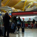Pasajeros en la terminal T4 del Aeropuerto Adolfo Suárez Madrid-Barajas