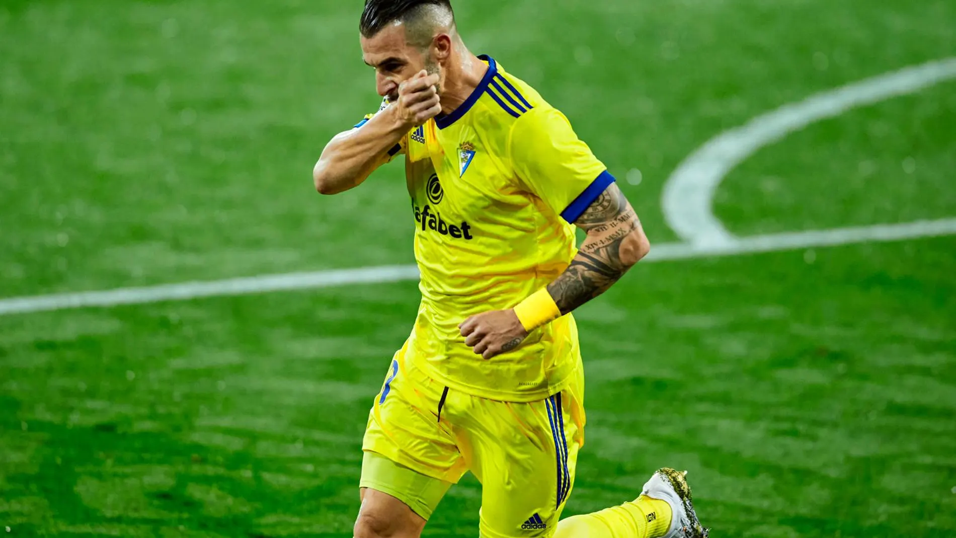Álvaro Negredo celebra un gol esta temporada