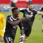 El delantero brasileño del Real Madrid, Vinicius Junior, tras el gol de su equipo ante el Sevilla