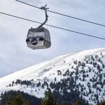 Las estaciones de esquí del Pirineo y, por vinculación, todo el negocio relacionado con el turismo de invierno que gira a su alrededor, han dicho adiós al puente de la Constitución. EFE/David Borrat.