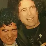 El futbolista Diego Armando Maradona y Andrés Calamaro.