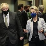 El primer ministro británico, Boris Johnson, con la presidenta de la Comisión de la UE, Ursula von der Leyen