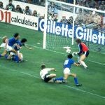El gol de Paolo Rossi en el Santiago Bernabéu en la final del Mundial de 1982 que Italia ganó a Alemania (3-1)