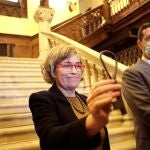 Consuelo Castro Rey, en la imagen con la llave del Pazo de Meirás , es la abogada General del Estado
