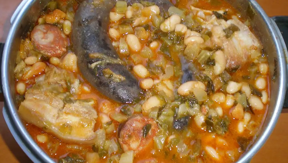 Cocido montañés.