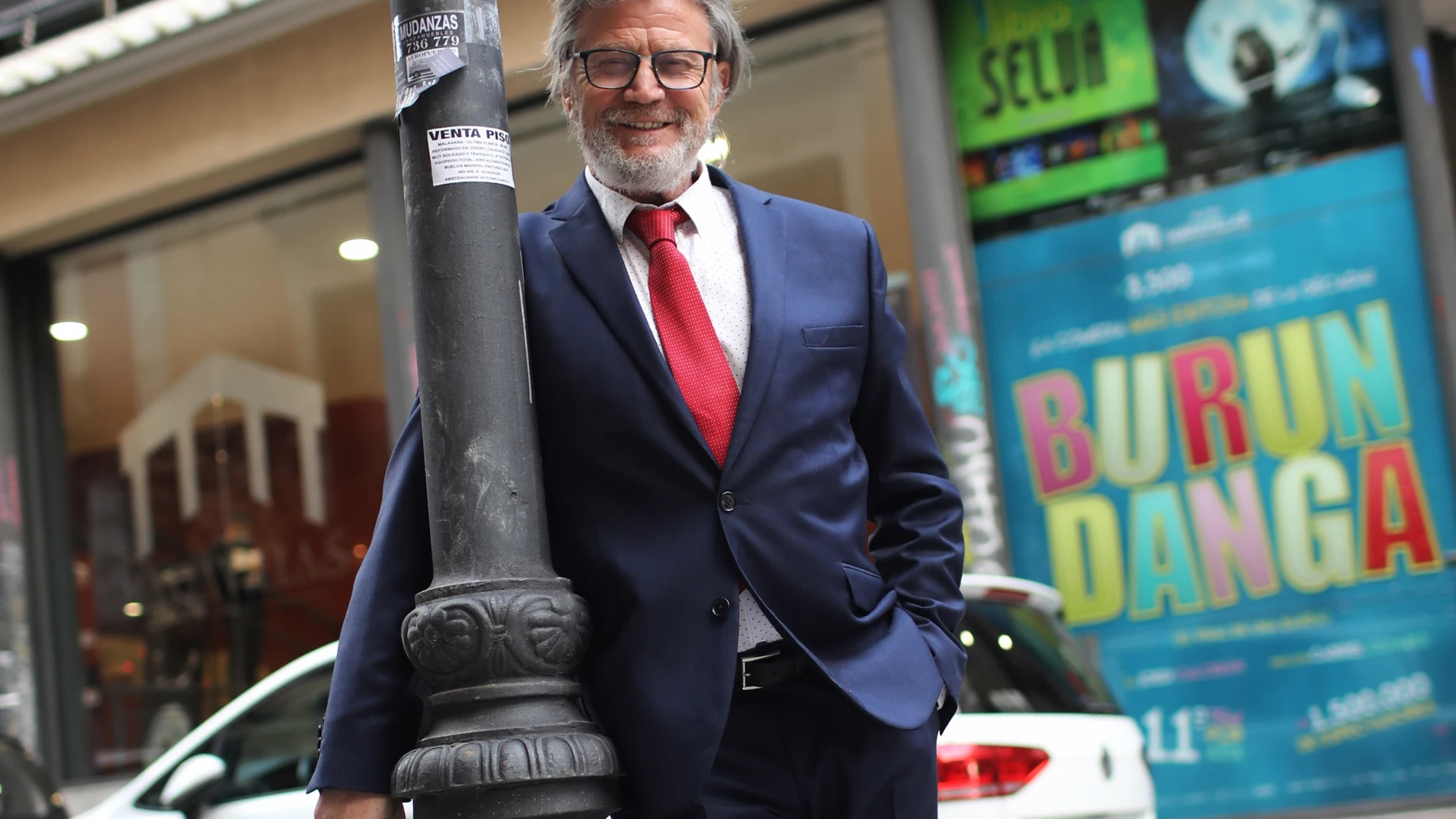 Eloy Arenas cerca del Teatro Maravillas