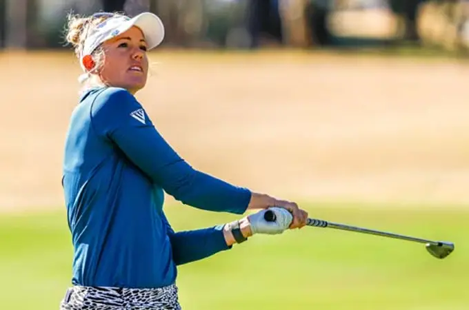 Amy Olson primera líder en Texas Amy Olson primera líder en Texas