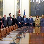 , Dolores Delgado (centro)- acompañada por el hasta ahora teniente fiscal del Supremo, Luis Navajas (a su derecha) -entre otros-, durante la formalización de su toma posesión como miembro nato del Consejo Fiscal