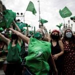 Celebraciones este viernes en Buenos Aires después de que la Cámara de Diputados de Argentina aprobara esta mañana un proyecto de ley que permite acceder libre y legalmente al aborto hasta la semana 14 de gestación