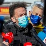 El portavoz de Ciudadanos en el Congreso, Edmundo Bal, atiende a los medios de comunicación en el acto en la Puerta del Sol de la Asamblea Nacional de Venezuela "Venezuela alza la voz contra Maduro".