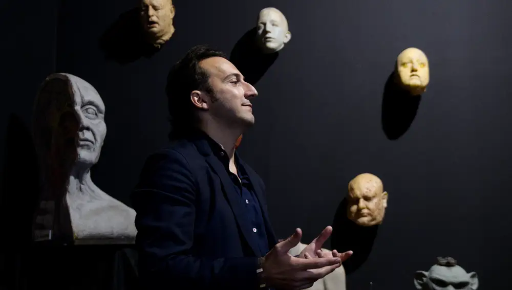 EL PERIODISTA IKER JIMENEZ DURANTE LA EXPOSICION " CUARTO MILENIO : LA EXPOSICION "