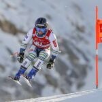 El esloveno Martin Cater en el transcurso de la prueba de descendo de la Copa del Mundo, en Val d'Isere, Francia. (AP Photo/Gabriele Facciotti)