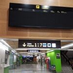 Pantalla sin vuelos anunciados del aeropuerto Seve Ballestero de Santander