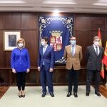 El presidente de Castilla y León, Alfonso Fernández Mañueco, recibe al de la CEOE, Antonio Garamendi, en una reunión en la que también participaron Fátima Báñez, Santiago Aparicio y los consejeros Fernández Carriedo y Ana Carlota Amigo