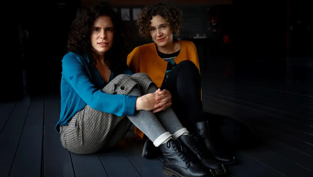 GRAF5652. MADRID, 15/12/2020.- Las directoras cubanas Patricia Pérez (i) y Heidi Hassan posan durante el pase gráfico de su película "A media voz", este martes en Madrid. EFE/Chema Moya