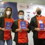 El cocinero de Salamanca, Victor Gutierrez, gana el XIV Campeonato de Cocineros de Castilla y León. En la imagen junto a la segunda clasificada, Sara Cámara y Luis Miguel Macías, tercer clasificado