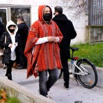 Rafael Amargo acude a los juzgados junto a su pareja a firmar, en Madrid (España), a 15 de diciembre de 2020.