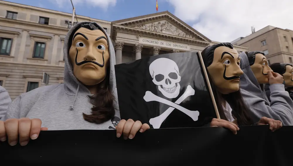 Manifestación en la puerta del Congreso contra la Ley de la Eutanasia.
