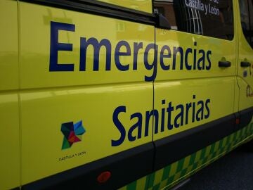 Ambulancia de Sacyl que se ha trasladado al lugar del suceso