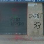 Pintadas xenófobas en una taberna de L'Hospitalet
