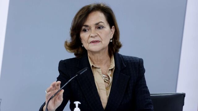 La vicepresidenta Carmen Calvo normaliza que el Gobierno se posicione en contra del criterio de la Fiscalía