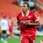 Jules Koundé con el Sevilla.