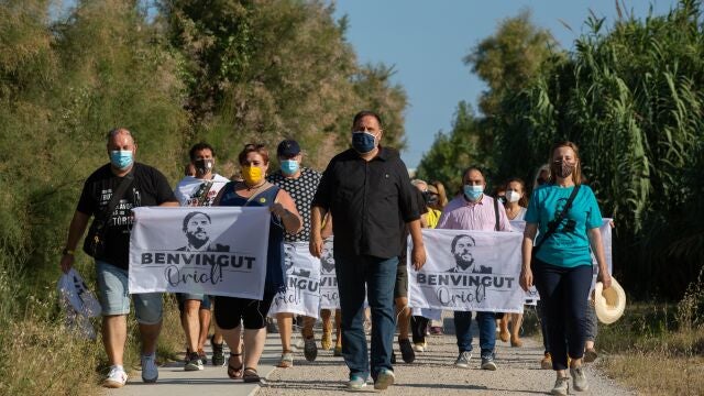 El líder de ERC, Oriol Junqueras, es homenajeado por su partido y sus vecinos en su pueblo el día en el que alcanzó su clasificación de preso en tercer grado, en régimen de semilibertad, en Sant Vicenç dels Horts, Barcelona