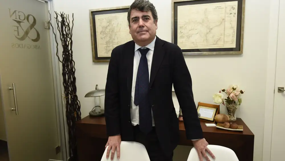 El letrado, en su despacho