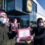 Alumnos del IES Ramón y Cajal cambian el peso de un trabajador de Lidl de Valladolid mascarillas
