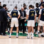 Pablo Laso da instrucciones a sus jugadores durante un tiempo muertoAFP7 / Europa Press / Europa Press27/09/2020 ONLY FOR USE IN SPAIN