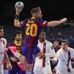 Aleix Gómez busca la portería del PSG