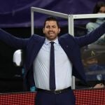 El entrenador de Estudiantes Javier Zamora