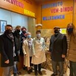 Dirigentes del PP de Burgos realizan la donación al comedor social de San Vicente de Paúl