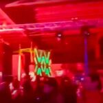 Los asistentes han subido el volumen de la música