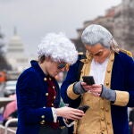 Simpatizantes del presidente Donald J. Trump se reúnen en Washington ante la certificación de la victoria de Biden en el Congreso
