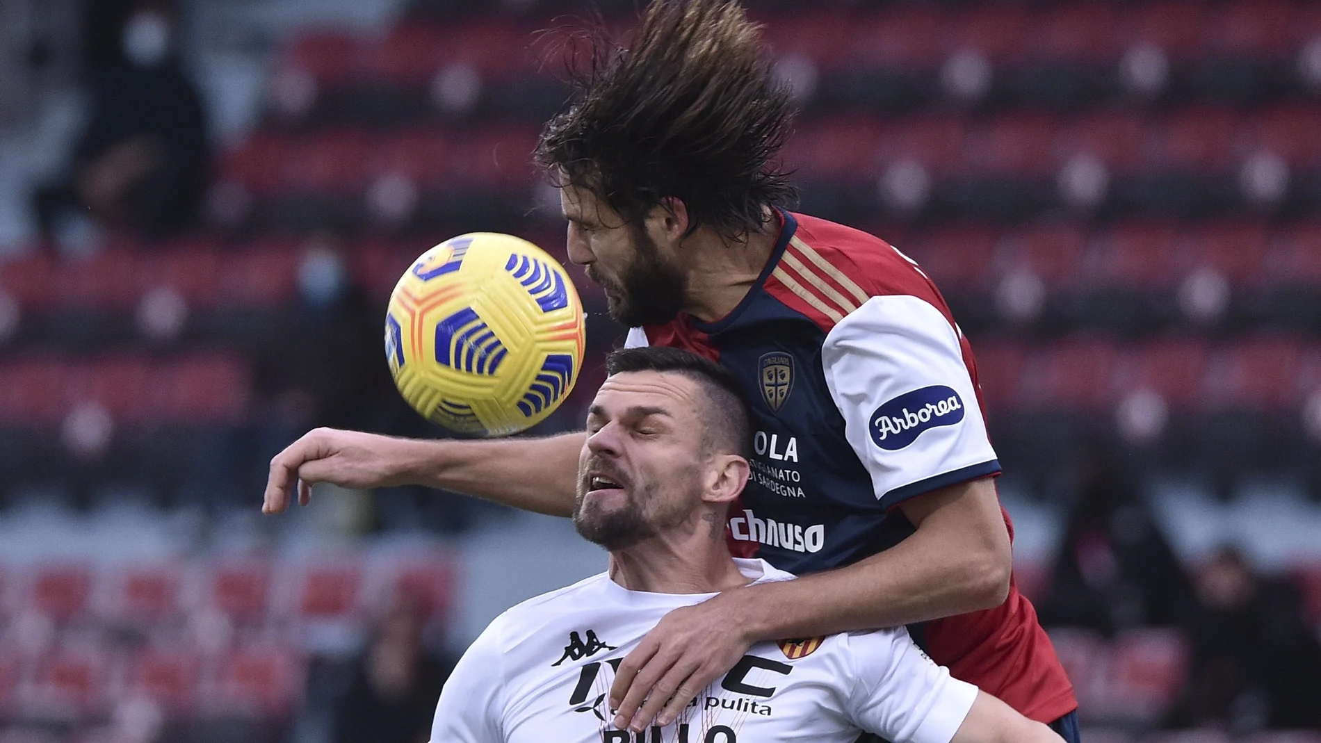 Leonardo Pavoletti con el Cagliari.