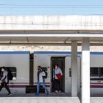 Viajeros en la estación del Ave en Segovia