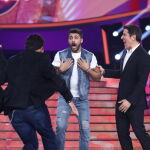 El artista es sorprendido cuando se le declara ganador del talent musical