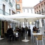 Terraza de un establecimiento de la Plaza Mayor de Segovia