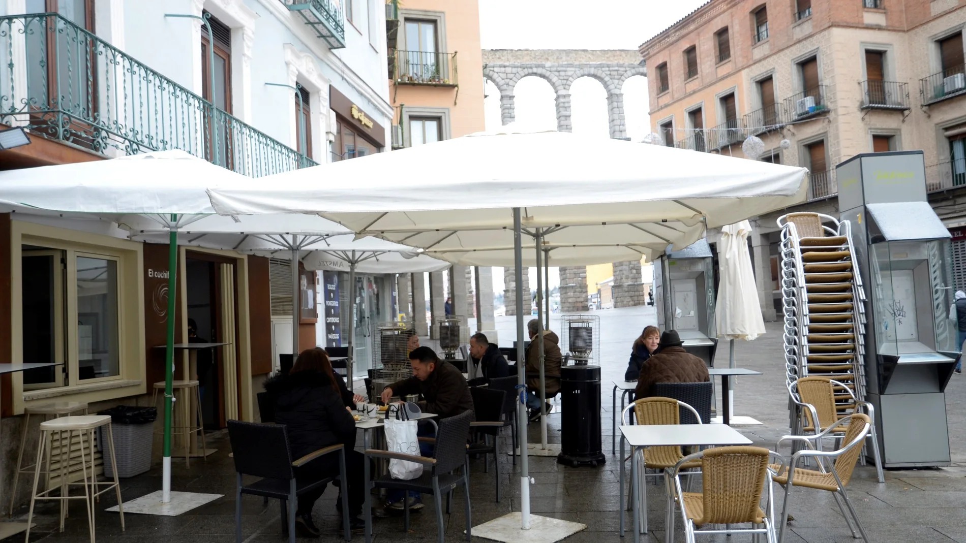Terraza de un establecimiento de la Plaza Mayor de Segovia
