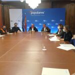 La diputada Isabel Borrego ha pedido al Gobierno de España que rectifique y que tenga en cuenta el plan del PP que recoge las medidas prioritarias para ayudar a mantener los 40.000 empleos de la Región de Murcia