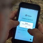 Una persona trata de acceder a Parler