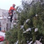 Los bomberos de la Diputación de Teruel realizan una docena de intervenciones en Alcañiz por la borrasca 'Filomena'