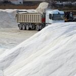 Las salinas de Torrevieja, que son la mayor explotación salinera de España